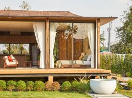 Chobjai Hostelry - Chaw Cher Home at Bang Kra Jao, Hotel in Bang Krasop