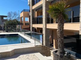 Strandnahes Apartment Po&scaron;esi mit Pool nur 200m!, hotel di Medulin