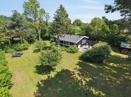Idyllic Cottage On North Langeland