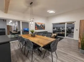 BPS Apartment #14 Luxury Penthouse - NEU - Deluxe - Modern