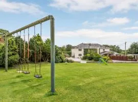 8 Bed in Clovelly 85428