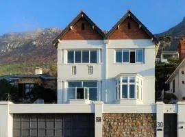 The Quinmatro, with pool and garage