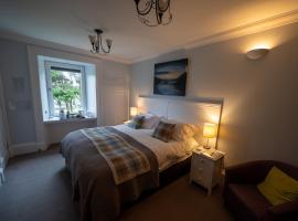 Two Harbours Guest House, hotel with parking in Scalpay