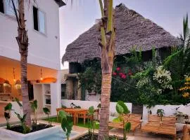 Exquisite Double Storey Luxury Retreat 90m from Paje Beach Zanzibar Ideal Prime location Tv wifi aircon and Private Pool