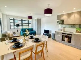 Modern Studio Apartments & 3Bedroom flat with Pvt Balcony steps from Regent's Park