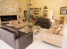 Lion and Cheetah Sanctuary, glamping site in Cullinan