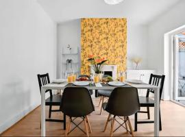 Comfortable and Stylish 3 Bedroom Stay 5 Guests - 20 Percent Off Long Stays with Free WiFi, Parking and 10 Percent Off in Far Cotton Northampton, hotel v destinaci Dallington