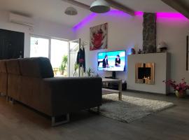 F2 type loft avec terrasse, ξενοδοχείο σε Alès