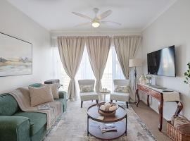 Unwind at Coral Bright 2BR Beach Apartment, khách sạn ở Bloubergstrand