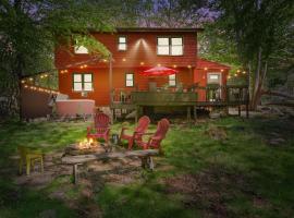 Chalet renovated Near Casino, Camelback , Kalahari 4bdrms firepit hot tub game room, hotel v destinaci Tobyhanna