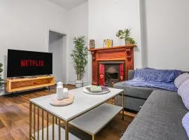 Spacious 4 Bedroom House Darling Harbour-10 Guests
