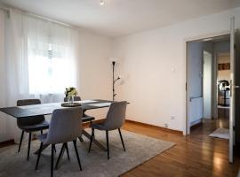 2-geschossiges Comfort Apartment mit Balkon, Netflix und großzügiger Küche für Teams und Familien, hotel v destinaci Kaiserslautern