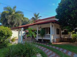 Ross Char Hotel, hótel í Asuncion
