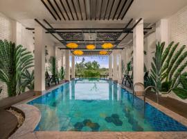 Old Town Hotel, beach hotel in Hoi An