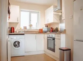 Spacious Holiday Home with Free Parking