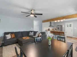 Comfortable 4 Bedroom House Minutes from Uptown Charlotte