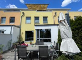 Reihenhaus inmitten der Stadt, Hotel in Rostock