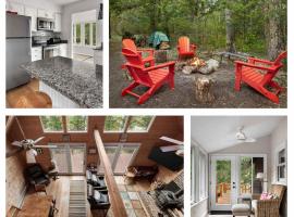 Loft Wood Stove Fire Pit Grill & Deck on Creek, hotel v destinaci Hedgesville
