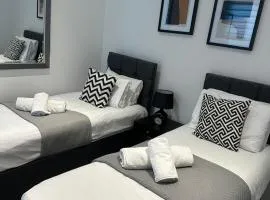 Charming 3-Bedroom Watford Flat, Sleeps 8 - Market St