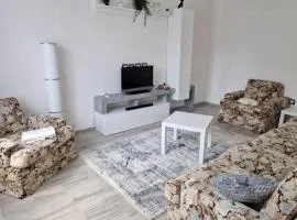 San Miniato 2-Bed Villa Sleeps 6 with Parking