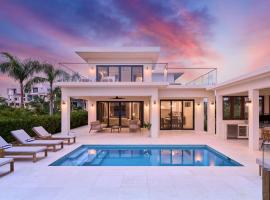 Sunny Bay Estate Villa 4 Bedroom Waterfront, hôtel près de la plage à Providenciales