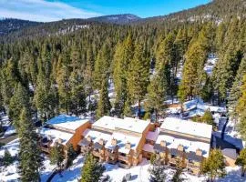 TahoeCozy with Pool Hot Tub and Near Northstar