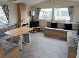 Golden Sands 3-Bed Caravan Parking & Pet Friendly