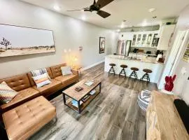 Hip Gruene Condo, Walk to Gruene Hall, On River!