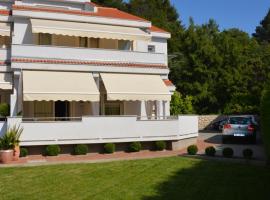 Apartment Natasa, cheap hotel in Rab