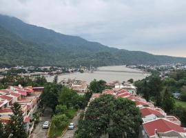 Ganga Aahana Retreat - Luxury Home Vibe & Ganga View, khách sạn ở Rishīkesh