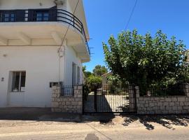 ΛΕΥΚΙΑΣ., hotel v destinaci Pirgos Dhirou