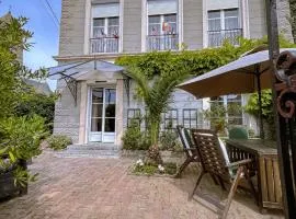 Grande Maison Historique Confortable Climatisée