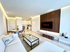 Luminous Coastal Apartment - 2 BR with Views