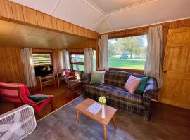 Balsam Lake - 3-Bedroom Cottage #4, hotel i Kawartha Lakes