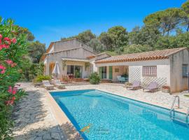 Rez de Villa provençal avec Belle Piscine privée et Parking, hotel a Cuers