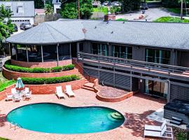 Paradise Point Lake Home, hotel in Charlotte