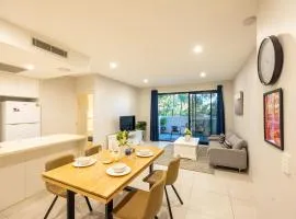 2BR Apartment with Balcony Easy Access All Hotspot