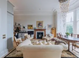 Luxury West End flat with stunning bay window views