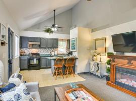 Near Golf and Beaches East Greenwich Cottage!, hotel in East Greenwich