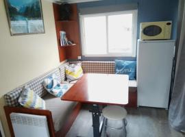 Mobil Home 5 à 7 places, hotel v destinaci Gère-Belesten