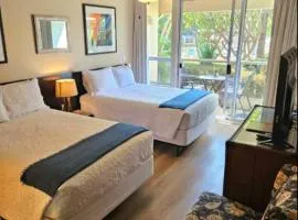 Resort Retreat Studio-Walk to Beach, Shops, Dining with AC, WIFI