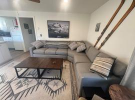 Fireside Condo at the Village - Remodeled, Hotel in Mammoth Lakes