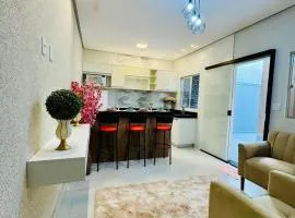 INCRIVEL FLAT 3 MINUTOS do CENTRO COM CHURRASQUEIRA E AR CONDICIONADO