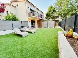 Stylish Garden Escape- BBQ, Projector & Exclusive Parking