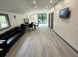 Cozy 4-Bedroom Cottage #1 in Innisfil