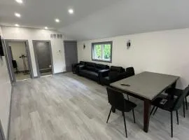 Cozy 4-Bedroom Cottage #3 in Innisfil