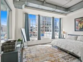 Stunning DTLA Gem 2 bed with pool, gym and parking