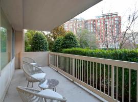 Spacius Apt W Excellent Amenities, self catering accommodation in Arlington