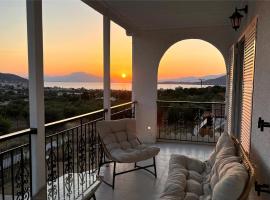 Villa Aelia Luxury Maisonette, villa in Salamís