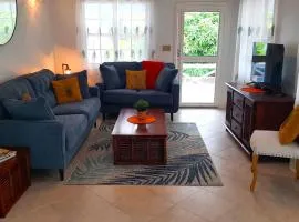 Mango Tree Cottage leisure pool near the beach